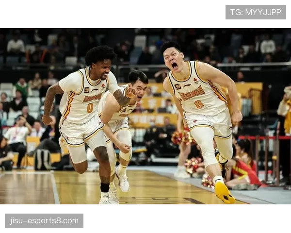 山西队进攻至上风格延续 篮板表现彰显内线活力 山西队进攻至上风格延续 篮板表现彰显内线活力