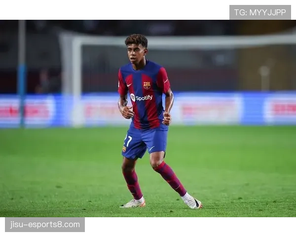 AC米兰有意巴萨后卫杰拉德·马丁,但俱乐部准备启动续约谈判 AC米兰有意巴萨后卫杰拉德·马丁,但俱乐部准备启动续约谈判